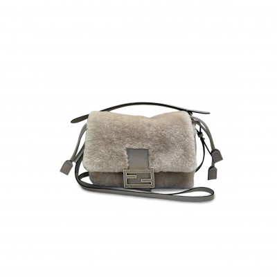 FENDI MAMMA BAGUETTE SMALL (20*13*9cm) FENDI MAMMA BAGUETTE SMALL (20*13*9cm)